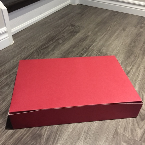 New Large Hudson’s Bay box - Picture 3 of 11